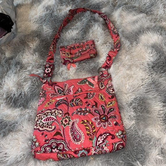 Vera Bradley Call Me Coral Crossbody with matching wallet! - Picture 3 of 17